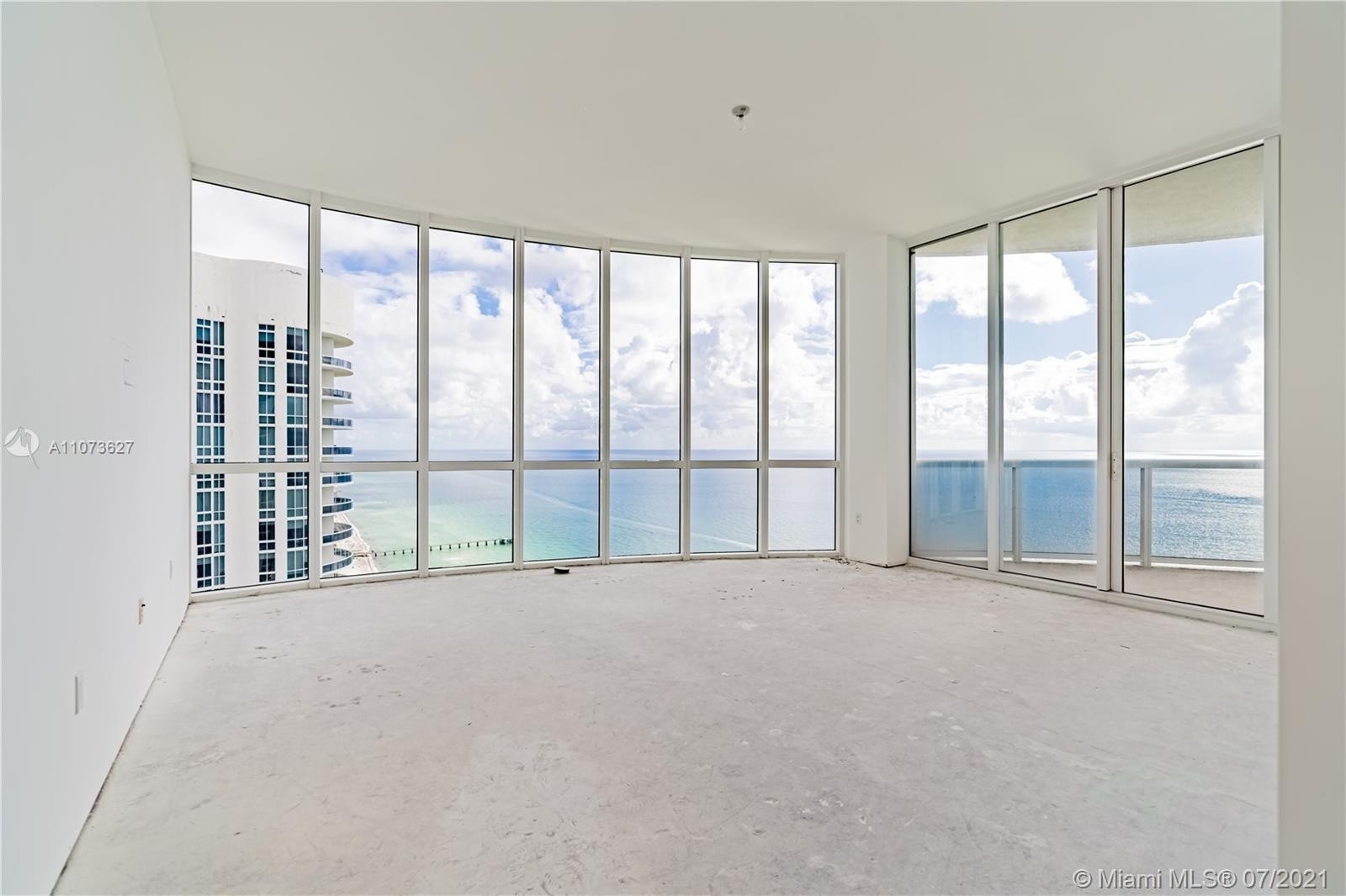 12. Condominiums for Sale at 15811 Collins Ave , 4001 Sunny Isles Beach, FL 33160