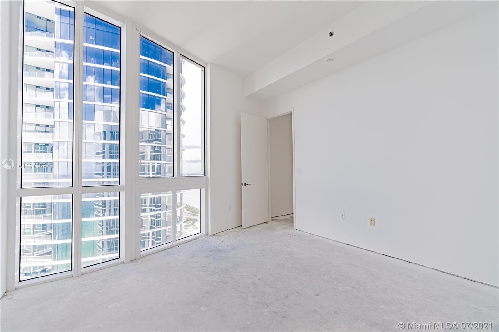 15. Condominiums for Sale at 15811 Collins Ave , 4001 Sunny Isles Beach, FL 33160
