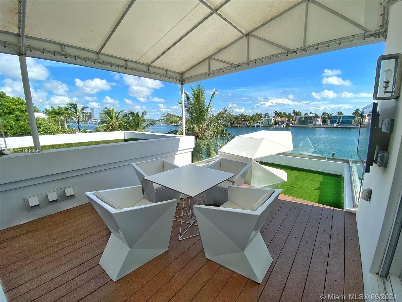 19. Single Family Homes for Sale at Palm Island, Miami Beach, FL 33139
