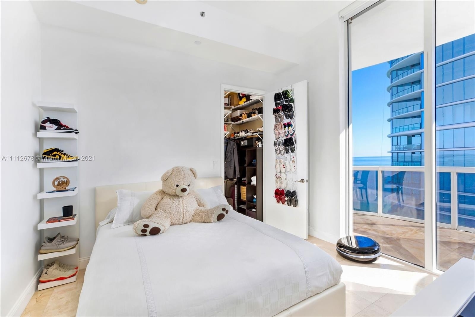 9. Condominiums for Sale at 15811 Collins Ave , 3202 Sunny Isles Beach, FL 33160