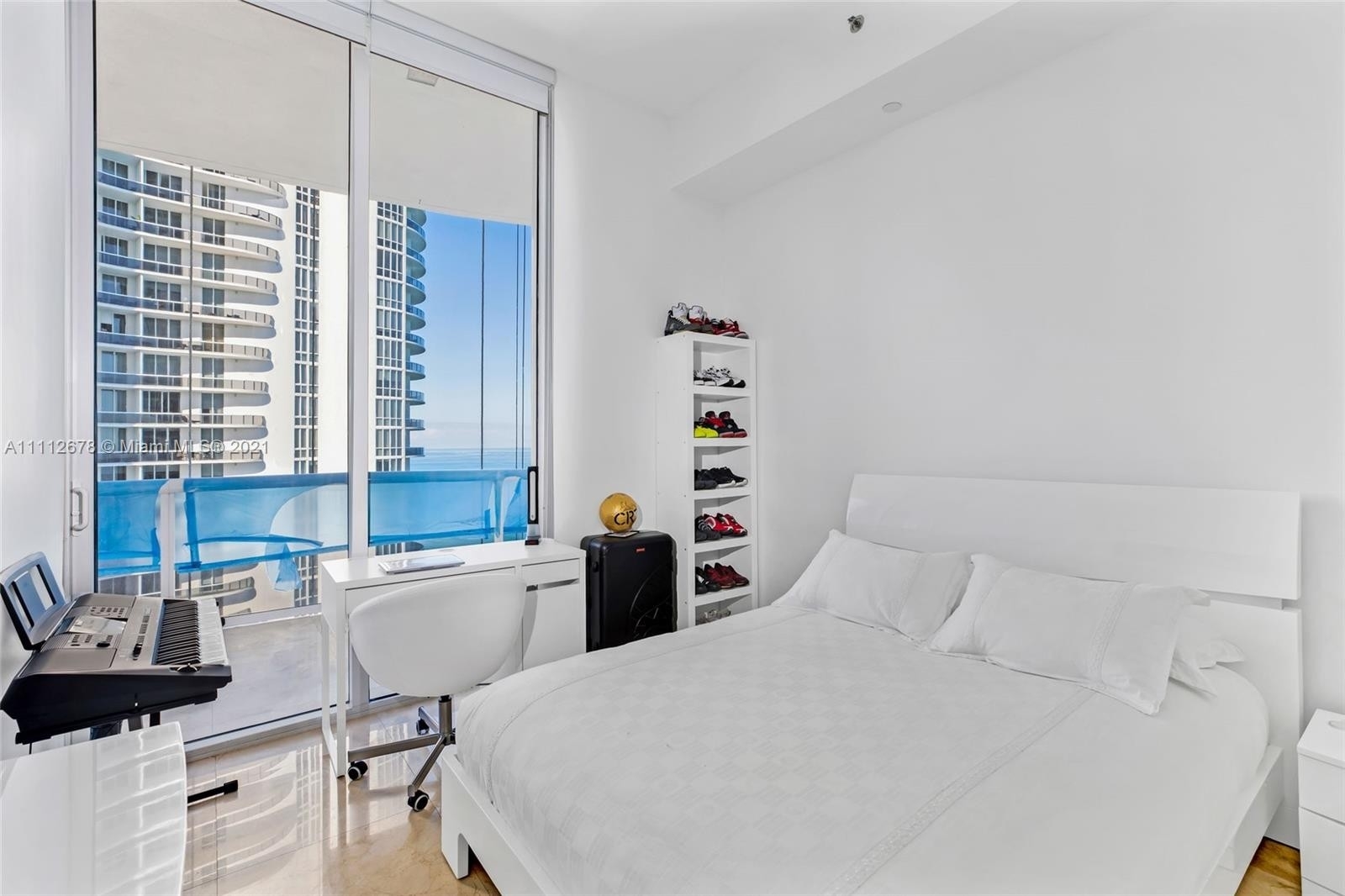 11. Condominiums for Sale at 15811 Collins Ave , 3202 Sunny Isles Beach, FL 33160