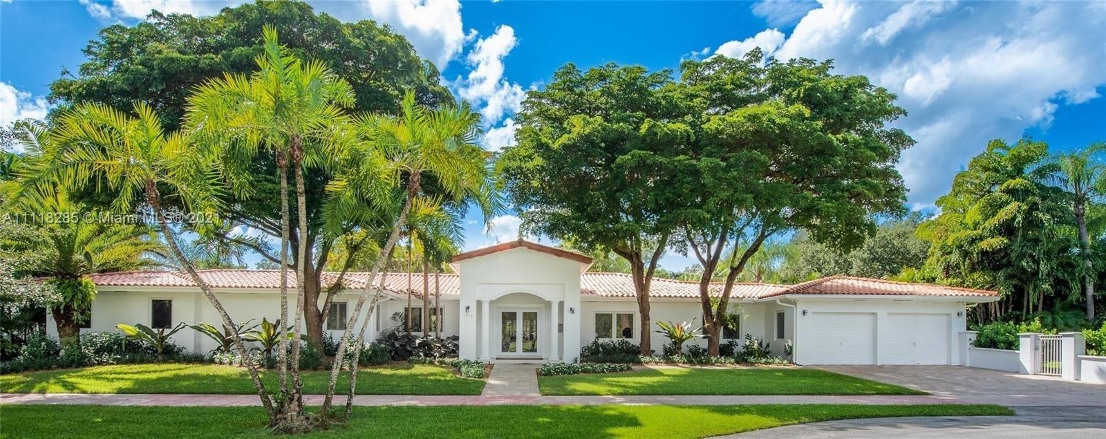 Property в Country Club Section, Coral Gables, FL 33134