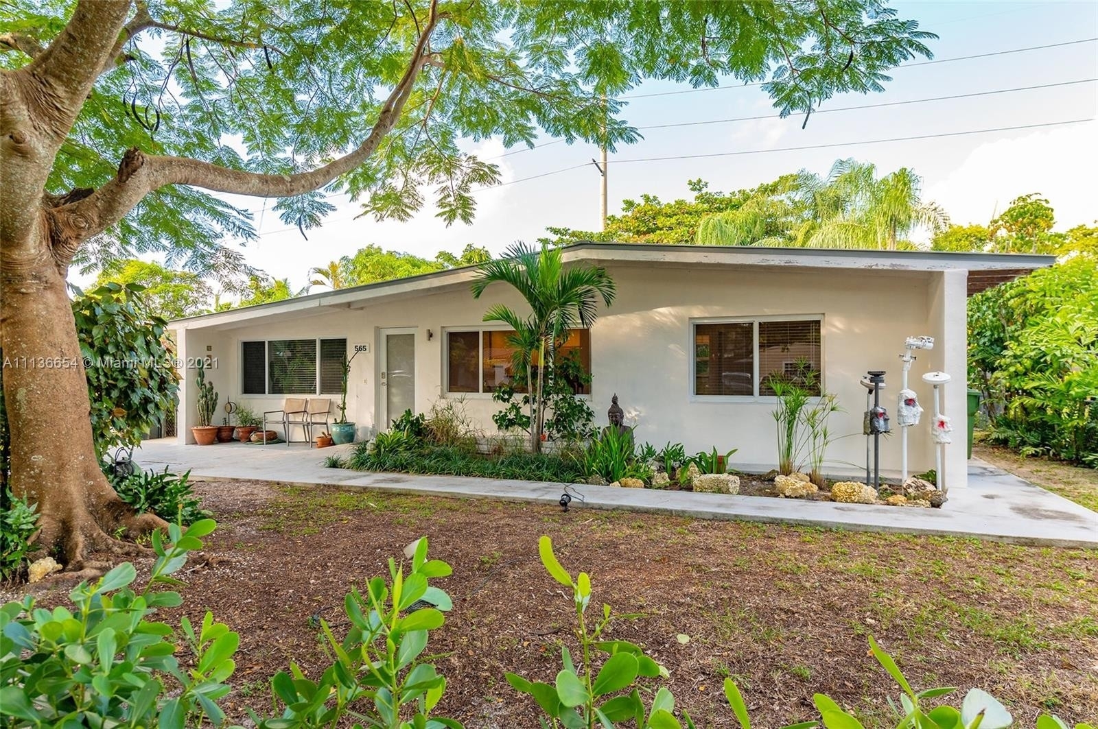 Дом на одну семью для того Продажа на Alhambra Heights, North Miami, FL 33168