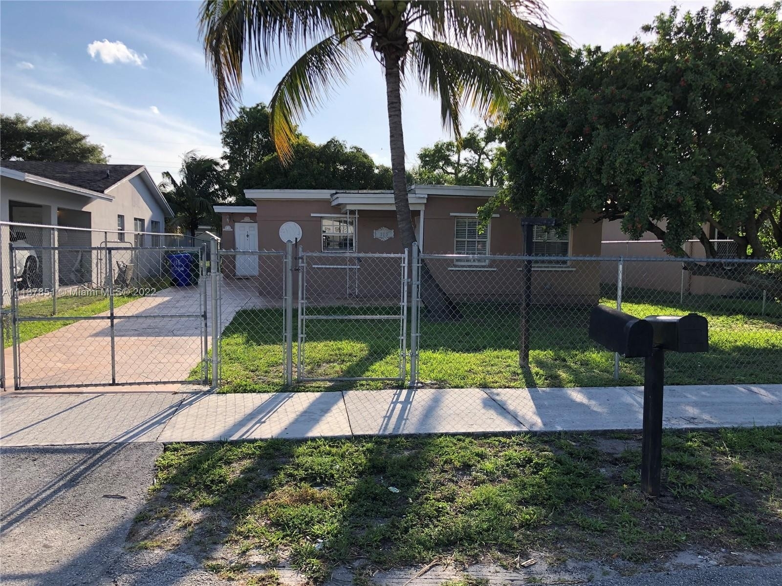 Дом на одну семью для того Продажа на Boulevard Gardens, Fort Lauderdale, FL 33311
