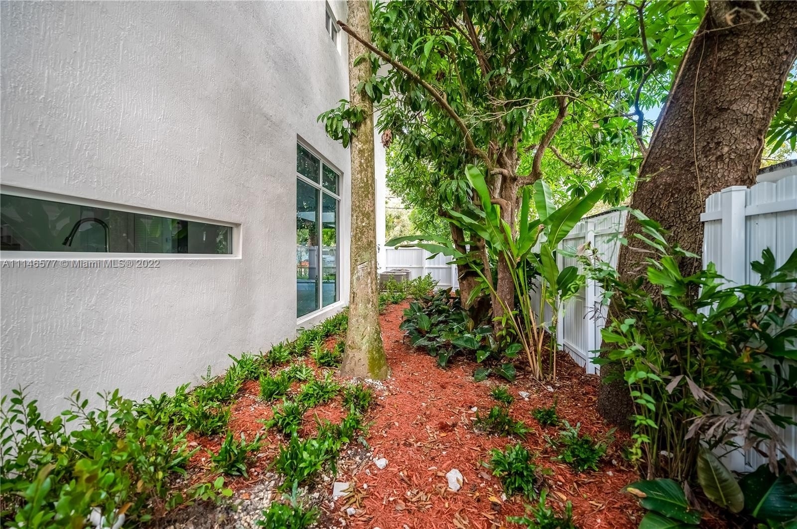 31. Single Family Homes at Southwest Coconut Grove, Miami