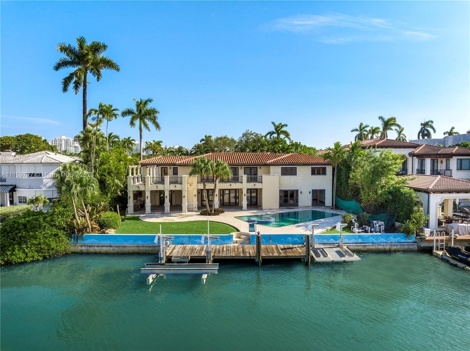 4. Single Family Homes for Sale at La Gorce Country Club, Miami Beach, FL 33141