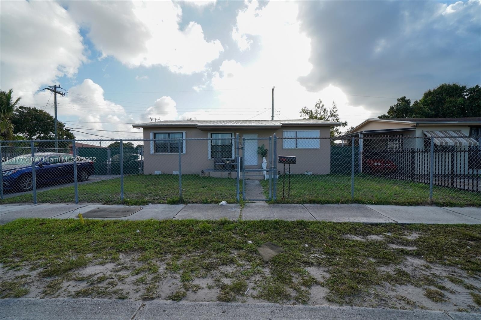 23. Single Family Homes for Sale at Ingleside Park, Hialeah, FL 33013