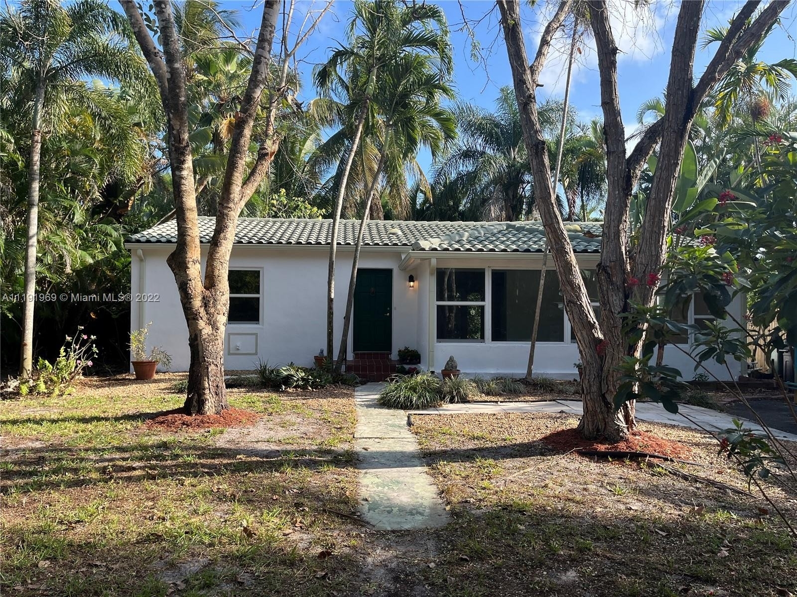 Дом на одну семью для того Продажа на Biscayne Park, FL 33161