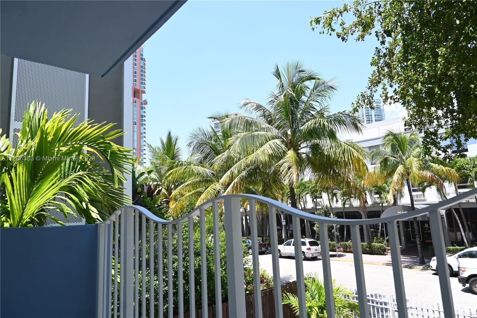 11. Condominiums for Sale at 61 Collins Ave, 201 SoFi, Miami Beach, FL 33139