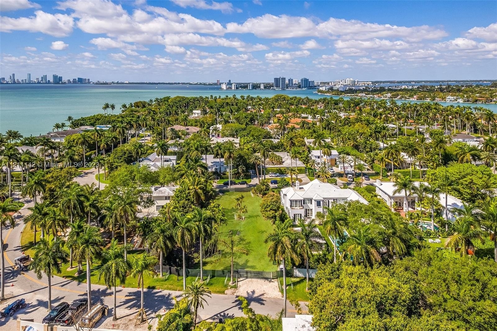 9. Single Family Homes for Sale at La Gorce, Miami Beach, FL 33141