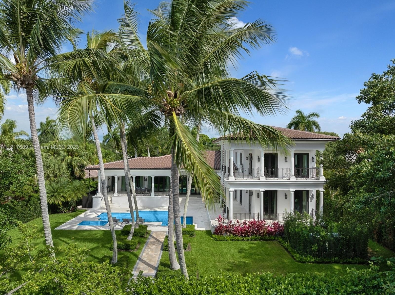 1. Single Family Homes por un Venta en Cocoplum, Coral Gables, FL 33143
