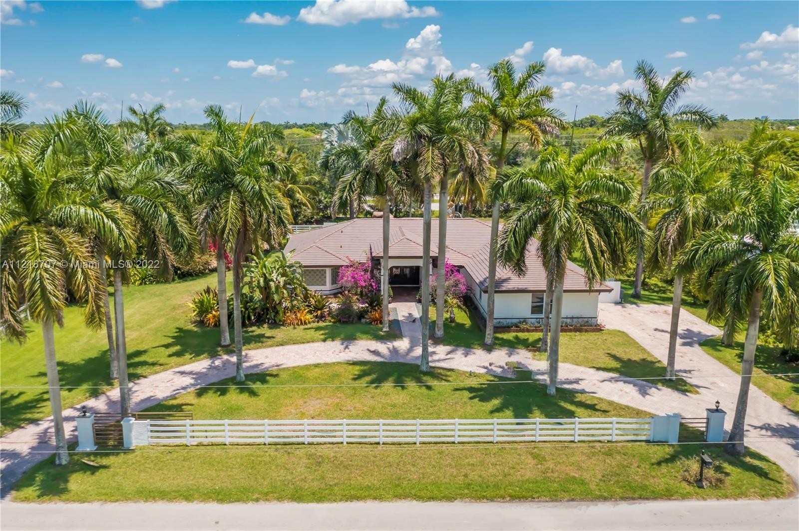 Single Family Home at Southwest Ranches, FL 33331