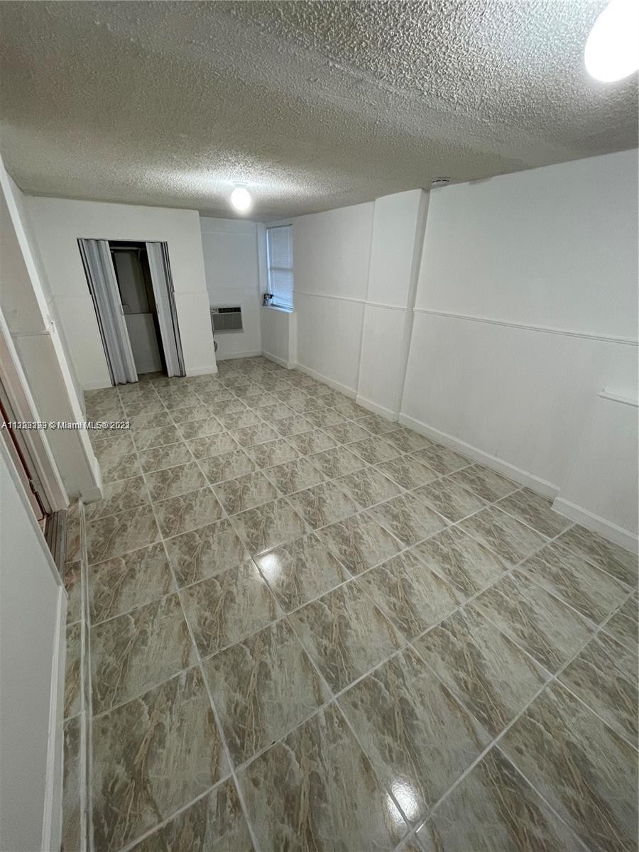 10. Multi Family Townhouse for Sale at Southwest Lakes, Hallandale Beach, FL 33009