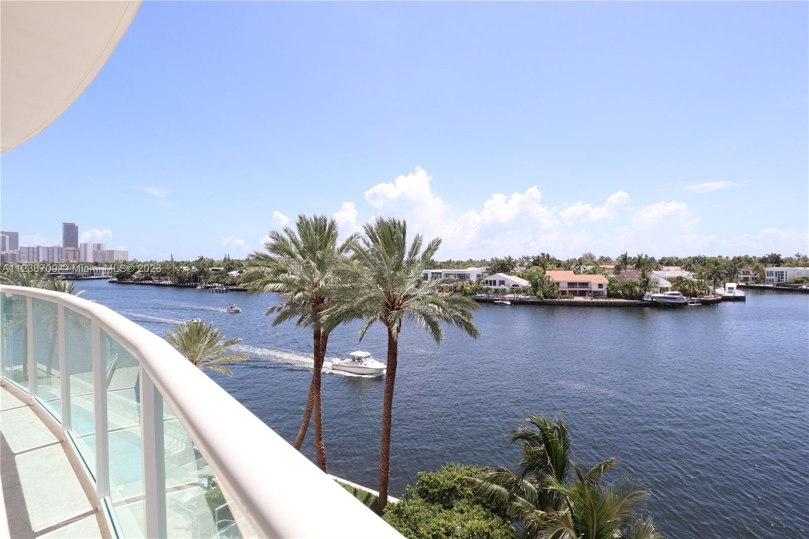 4. Condominiums for Sale at 20201 E Country Club Dr, 510 Biscayne Yacht and Country Club, Aventura, FL 33180