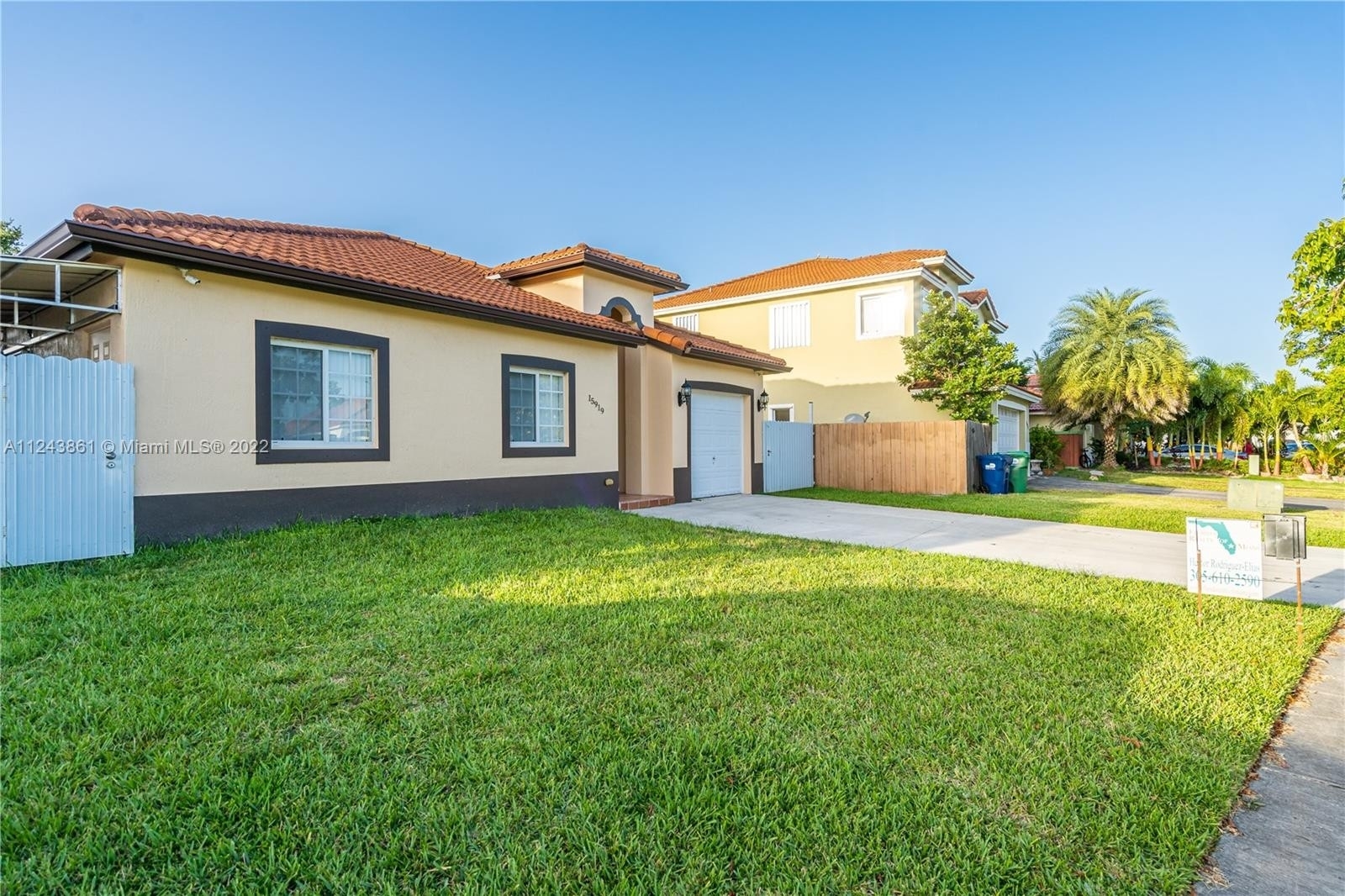 Single Family Home for Sale at Leisure City, Homestead, FL 33033