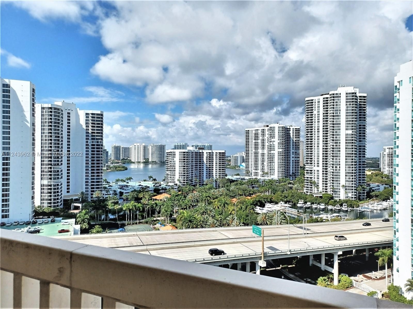 3. Condominiums for Sale at 19355 Turnberry Way , 15G Biscayne Yacht and Country Club, Aventura, FL 33180