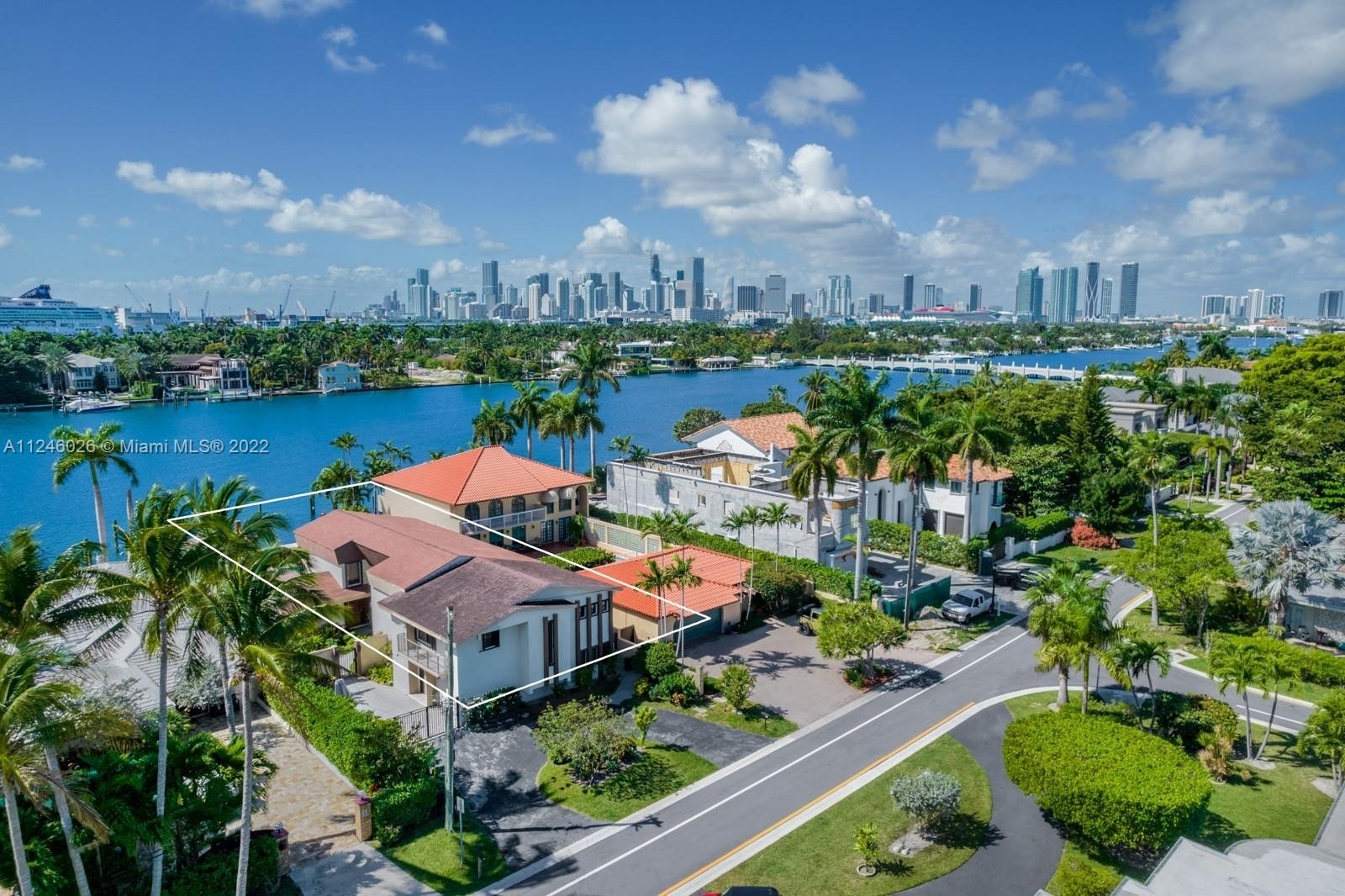 15. Single Family Homes for Sale at Hibiscus Island, Miami Beach, FL 33139
