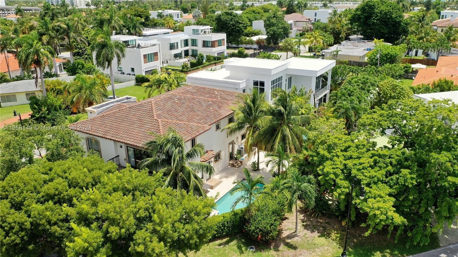 3. Single Family Homes por un Venta en Sunny Isles Beach, FL 33160