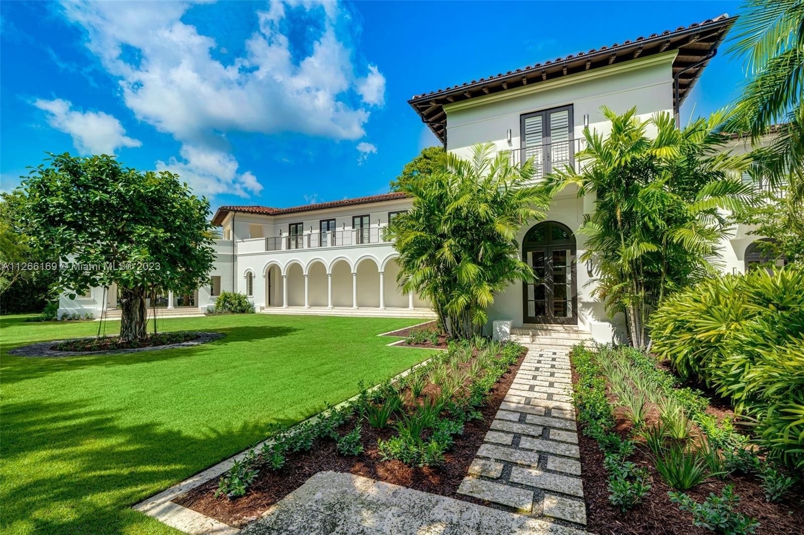 29. Single Family Homes for Sale at Coral Gables, FL 33156