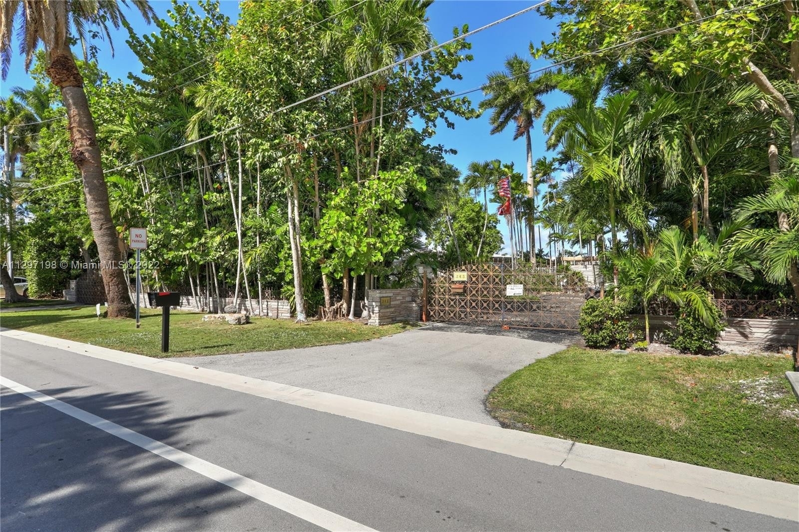 18. Single Family Homes for Sale at Hibiscus Island, Miami Beach, FL 33139