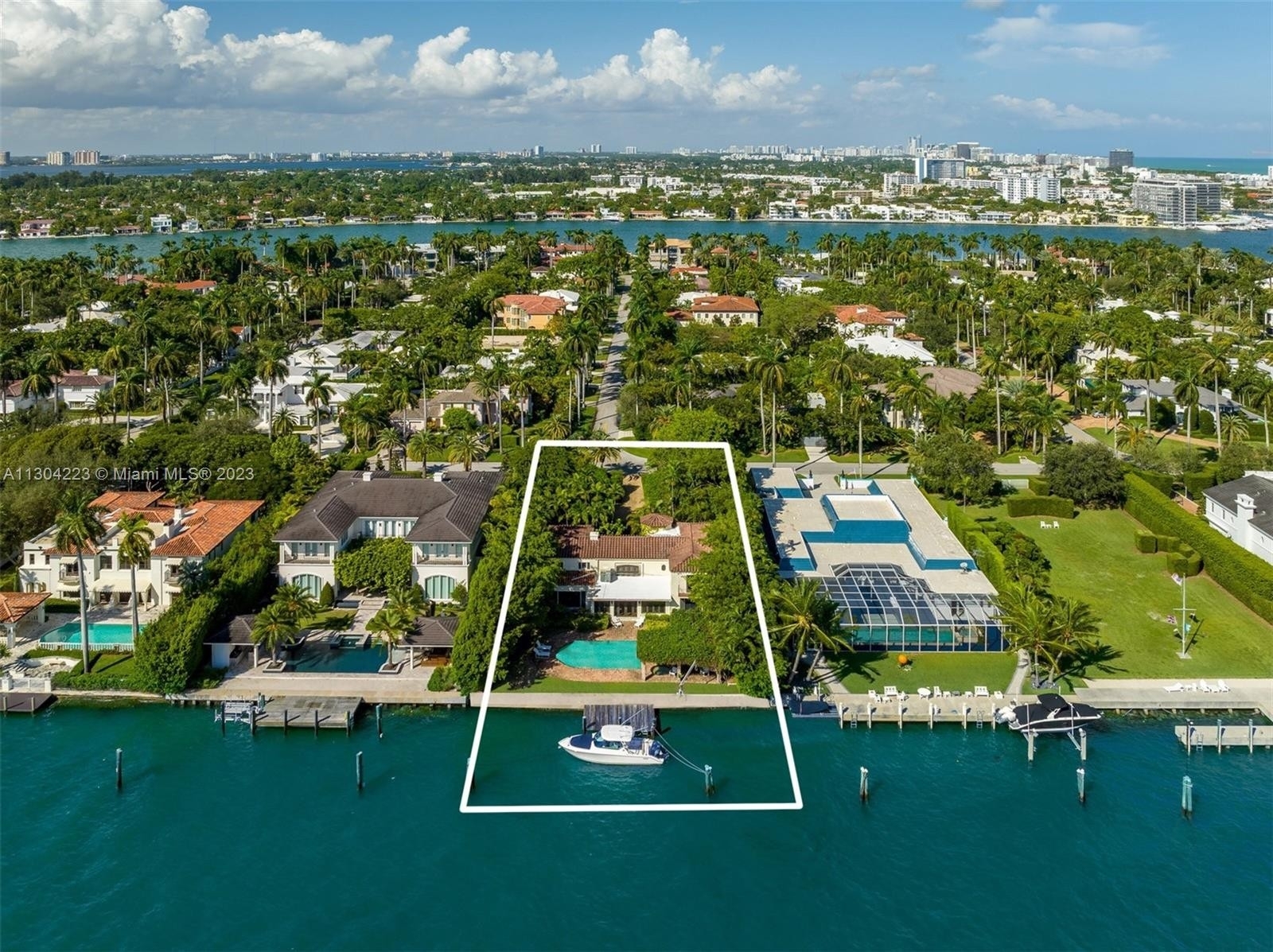 16. Single Family Homes for Sale at La Gorce, Miami Beach, FL 33141