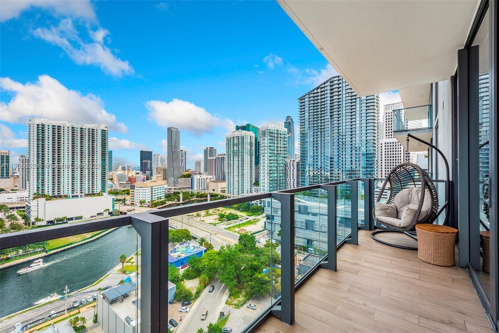 9. Condominiums for Sale at 88 SW 7th St , 1712 Miami Financial District, Miami, FL 33130