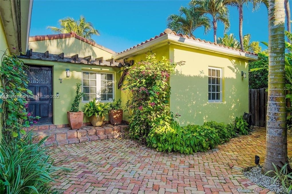 17. Single Family Homes at Belle Isle, Miami Beach, FL 33139