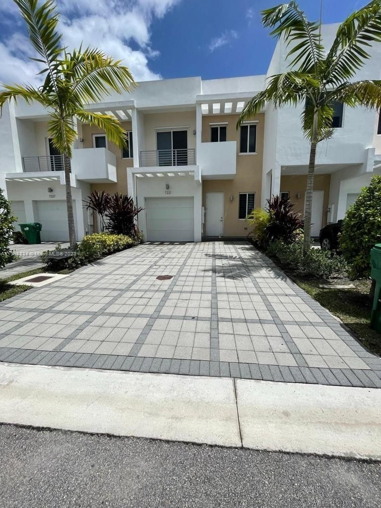 Property at 7221 NW 103rd Path , 7221 Doral, FL 33178