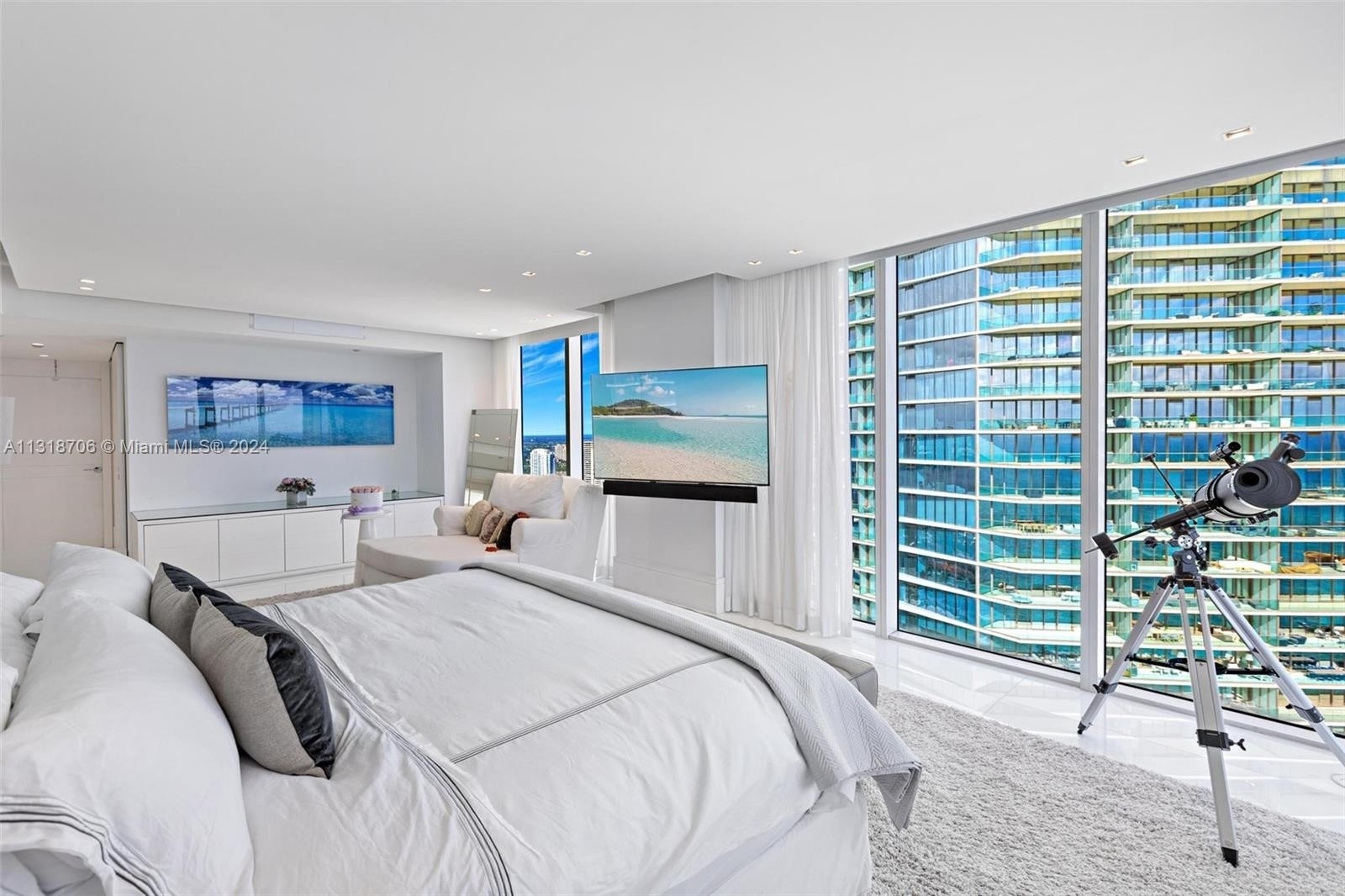 18. Condominiums for Sale at 18911 Collins Ave, 3701 North Biscayne Beach, Sunny Isles Beach, FL 33160