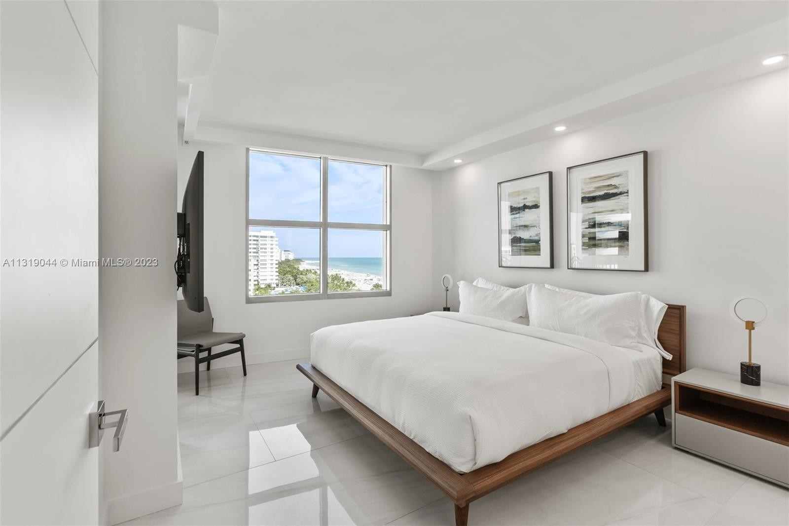 19. Condominiums for Sale at 1500 Ocean Dr, 1003 Miami Beach City Center, Miami Beach, FL 33139