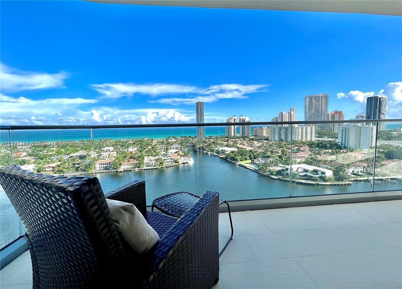 Condominium for Sale at 19707 Turnberry Way , 21E Biscayne Yacht and Country Club, Aventura, FL 33180