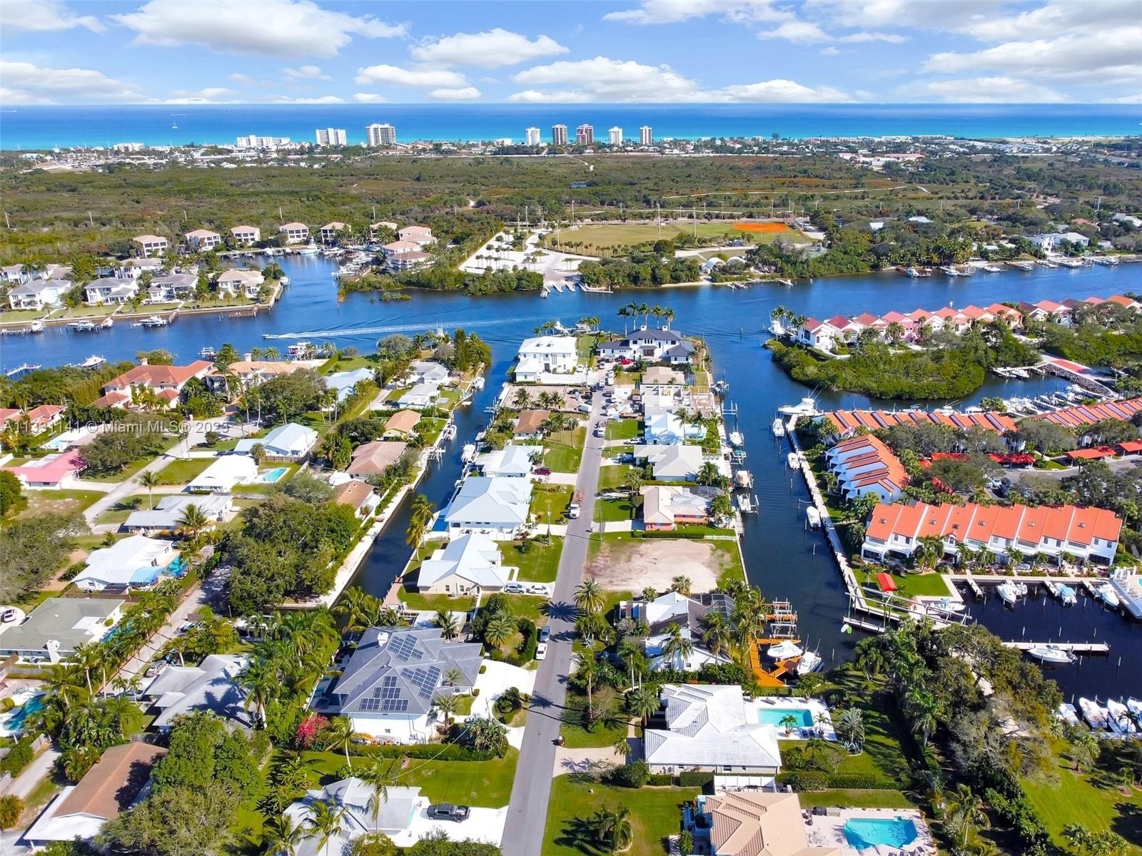 16. Single Family Homes for Sale at Palm Beach Gardens, FL 33410