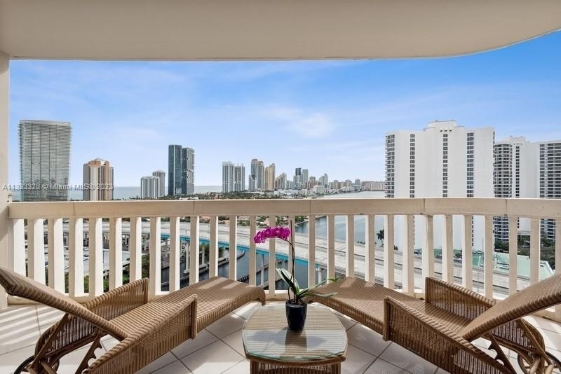 Condominium for Sale at 19355 Turnberry Way, 17GR Biscayne Yacht and Country Club, Aventura, FL 33180