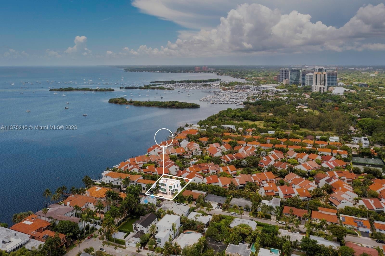 16. Single Family Homes for Sale at Northeast Coconut Grove, Miami, FL 33133