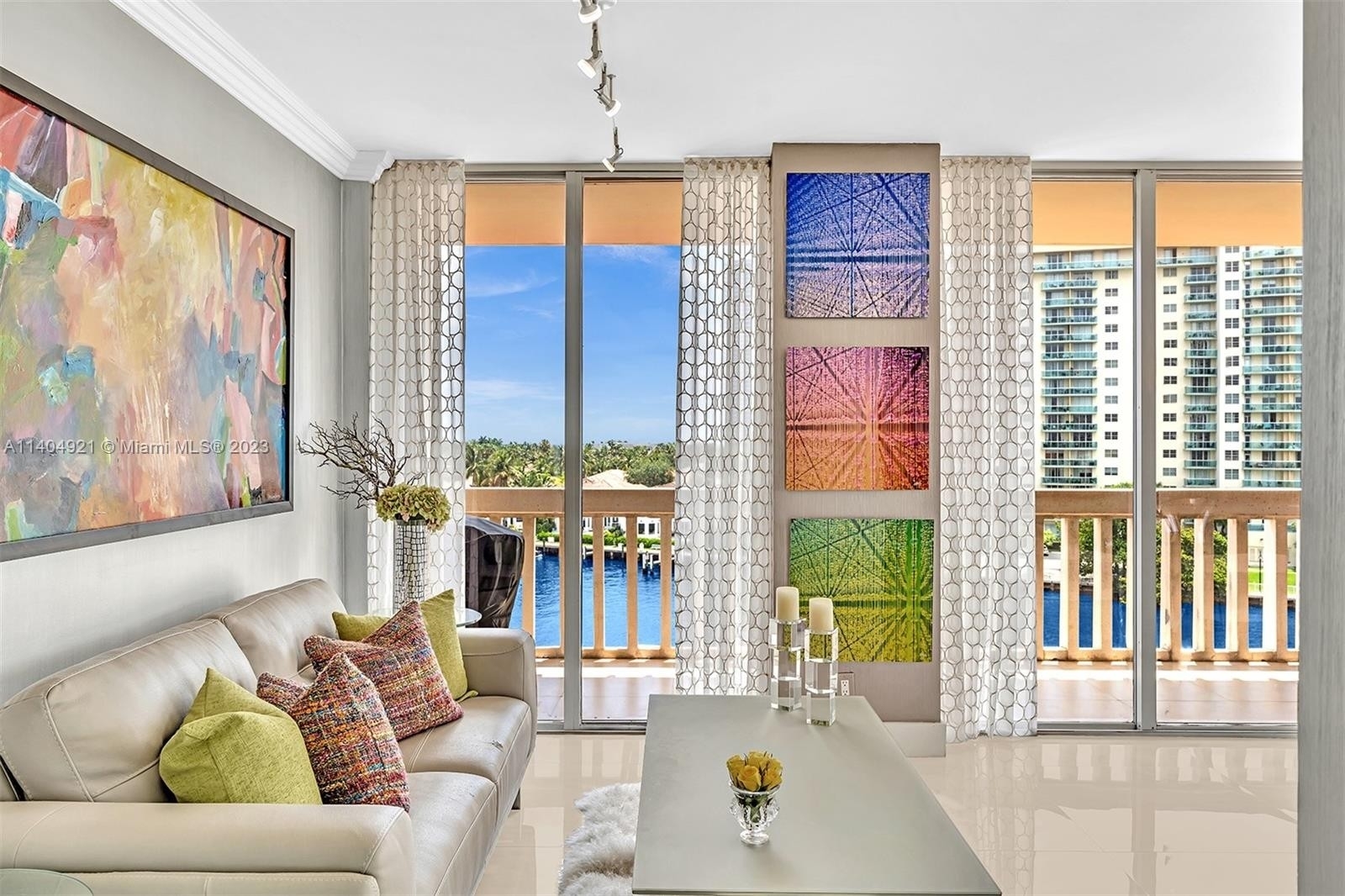 5. Single Family Homes for Sale at 19355 Turnberry Way, 4J Biscayne Yacht and Country Club, Aventura, FL 33180