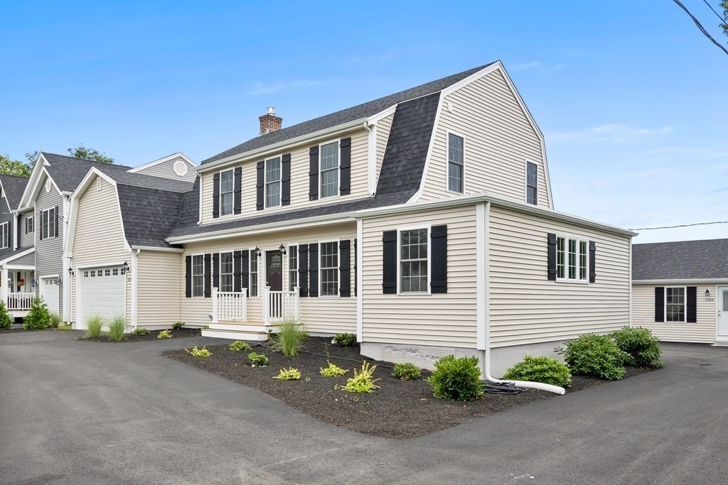 Single Family Home for Sale at Wareham, MA 02571