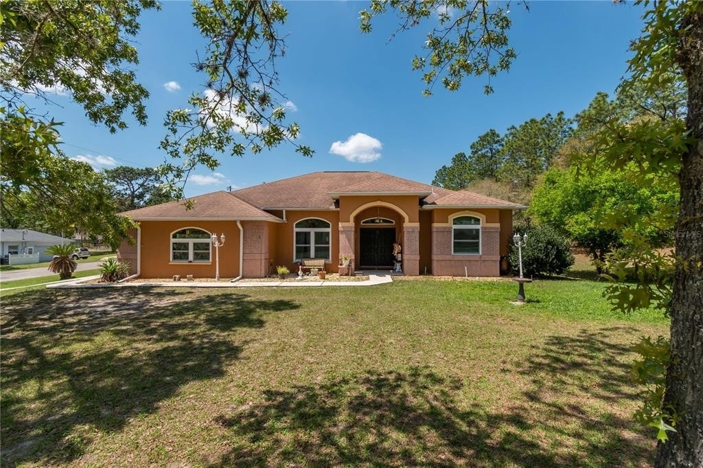 Дом на одну семью для того Продажа на Citrus Springs, FL 34434