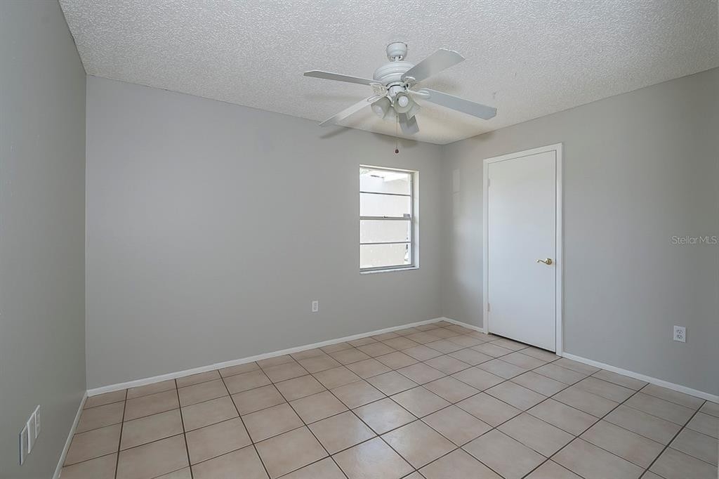 23. Single Family Homes for Sale at Crystal Lake North, Lakeland, FL 33801