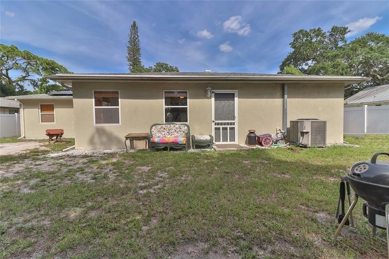36. Single Family Homes для того Продажа на Bayou Oaks, Sarasota, FL 34234