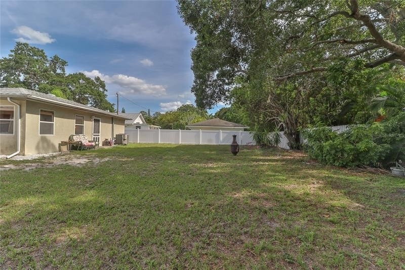 35. Single Family Homes для того Продажа на Bayou Oaks, Sarasota, FL 34234