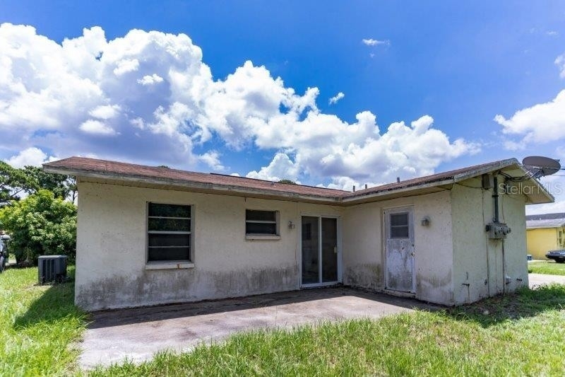 4. Single Family Homes for Sale at Cocoa West, Cocoa, FL 32926