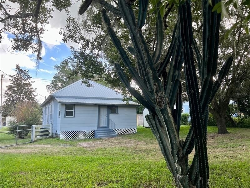 32. Single Family Homes for Sale at Dade City, FL 33523