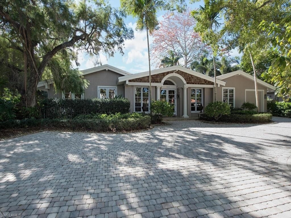 3. Single Family Homes for Sale at Old Naples, Naples, FL 34102