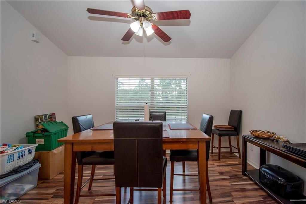 10. Single Family Homes для того Продажа на Richmond, Lehigh Acres, FL 33972