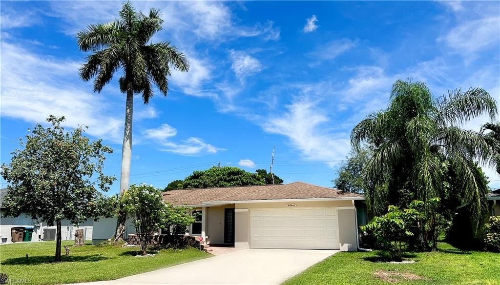 Single Family Home for Sale at Caloosahatchee, Cape Coral, FL 33904