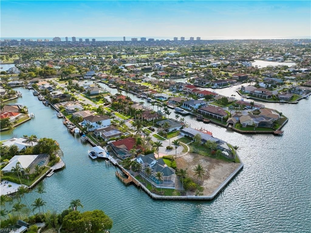 16. Single Family Homes for Sale at Marco Beach, Marco Island, FL 34145