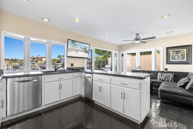 12. Single Family Homes for Sale at Dover Shores, Newport Beach, CA 92660