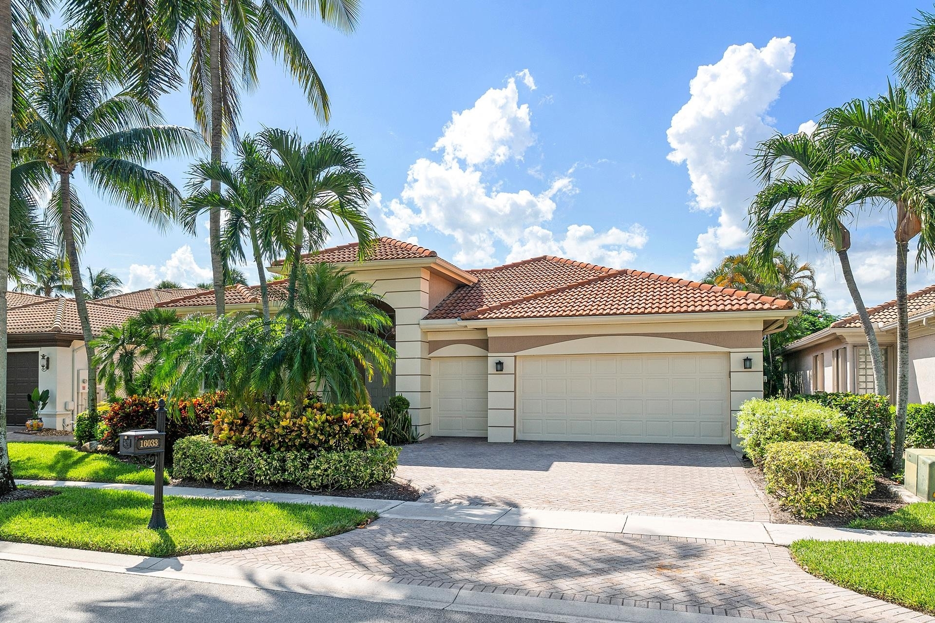 5. Single Family Homes для того Продажа на Delray Beach, FL 33446