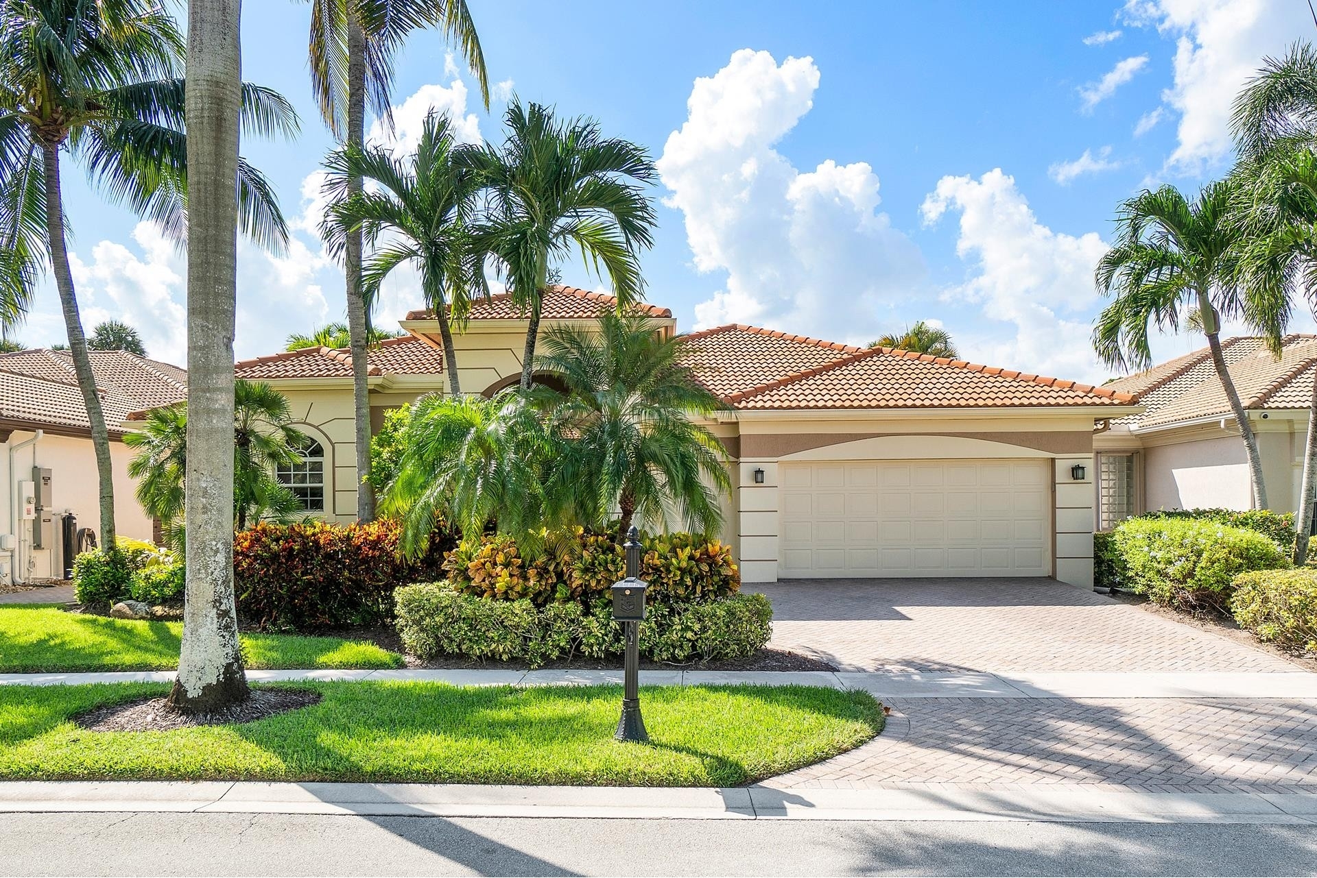 6. Single Family Homes для того Продажа на Delray Beach, FL 33446