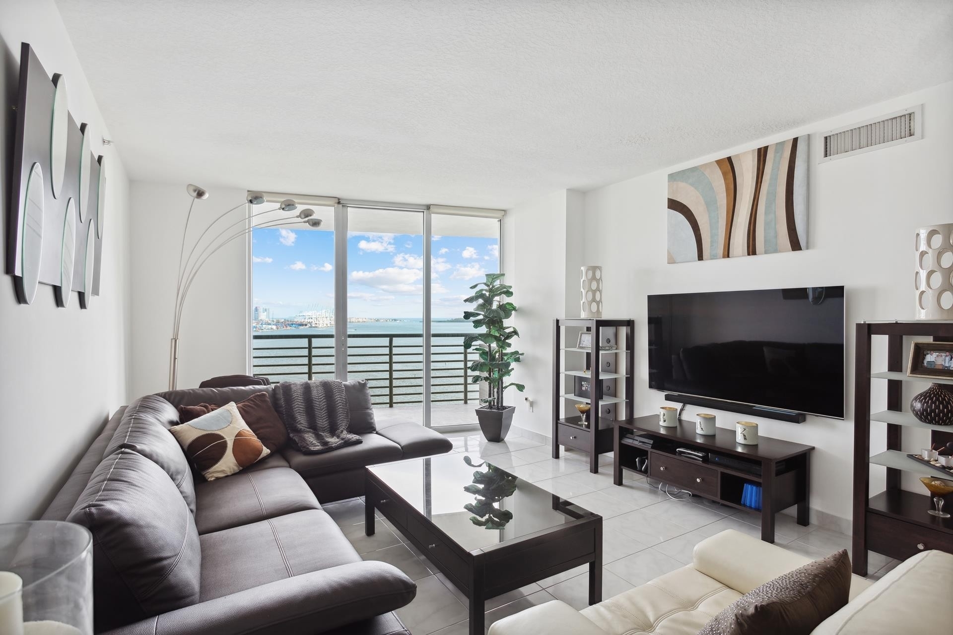 2. Condominiums at 335 S Biscayne Blvd, 2512 Miami